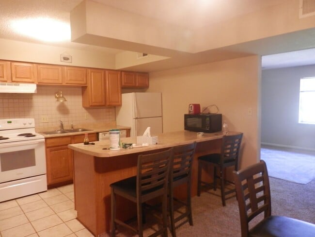 Building Photo - Quality 3 Bedroom 1.5 Bathroom Townhouse