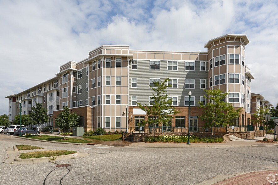 Clover Field Marketplace Chaska, MN Apartment Finder