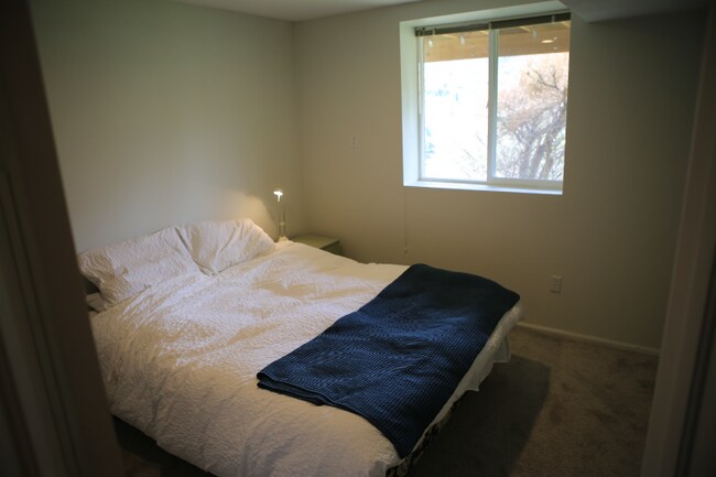 Building Photo - 611 Somerset Dr