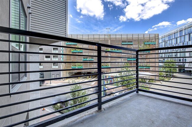 Building Photo - 1701 Simond Ave Ave