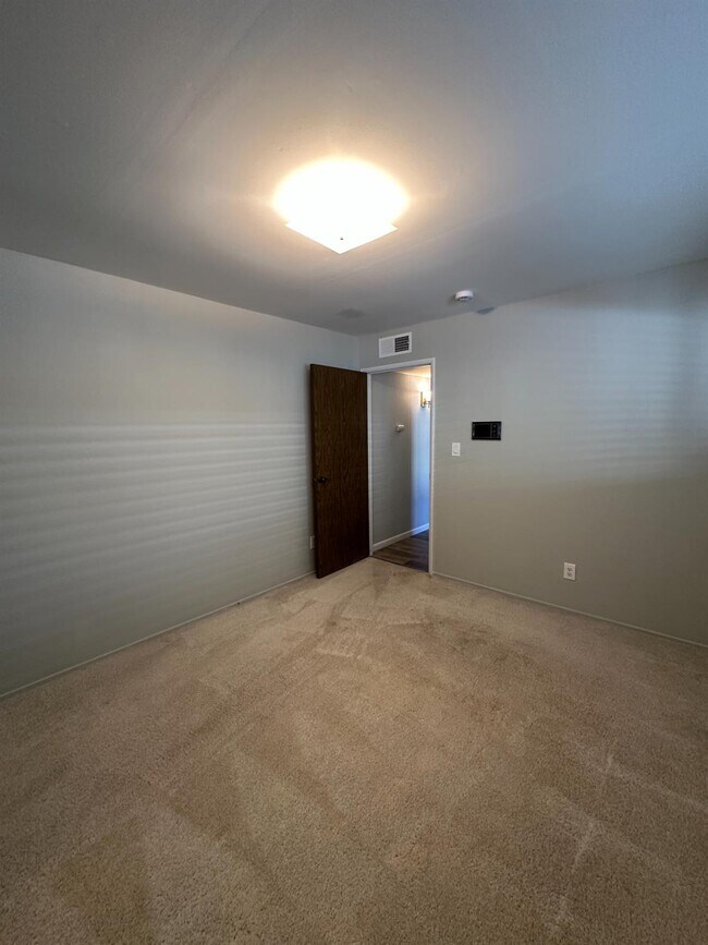 Building Photo - 1310 W Magill Ave