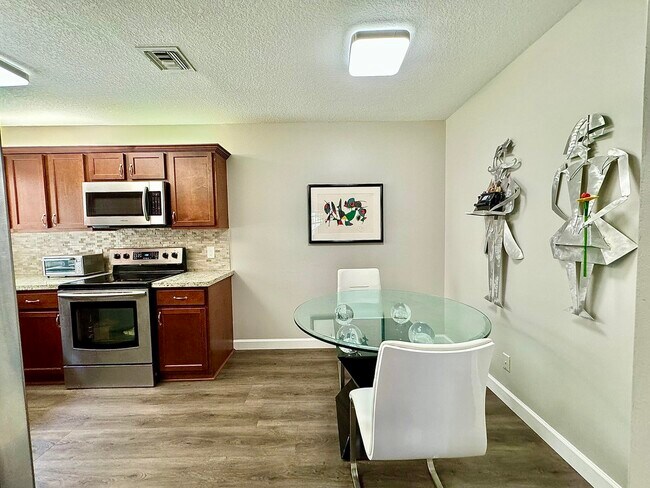 Building Photo - 5135 Floria Dr