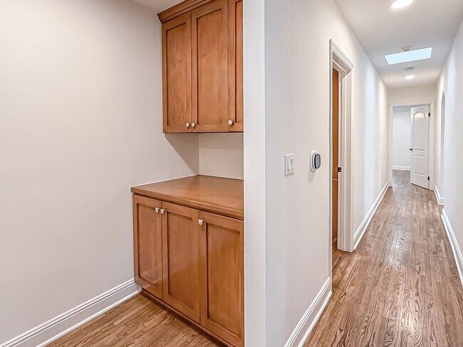 Building Photo - Upgraded Sherman Oaks 4+4 home - Ready for Move In!