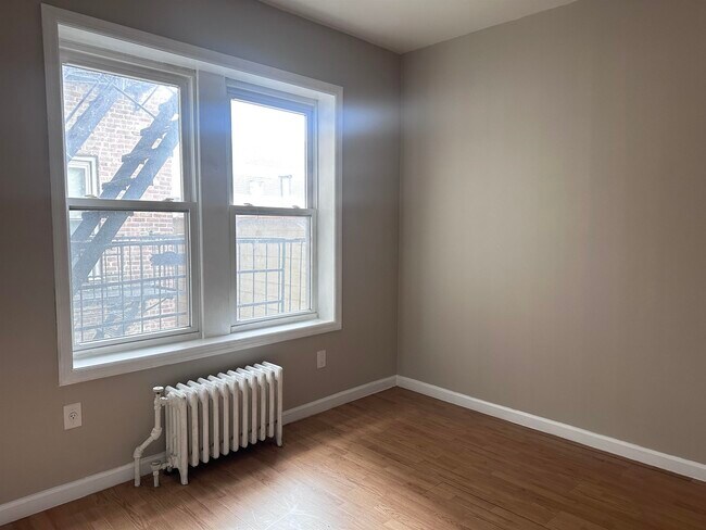 Building Photo - 160 Vroom St