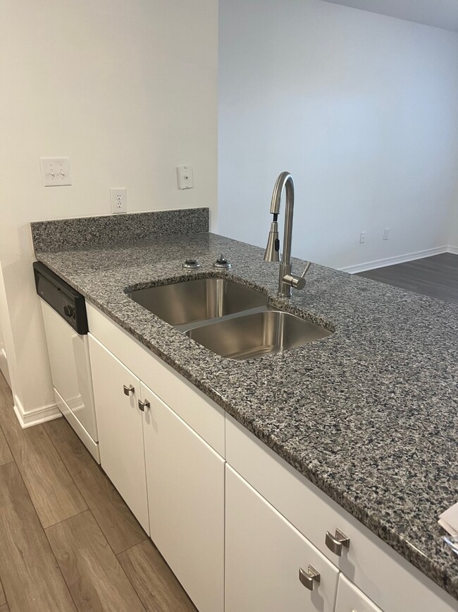 Building Photo - 1802 Tsuga Way