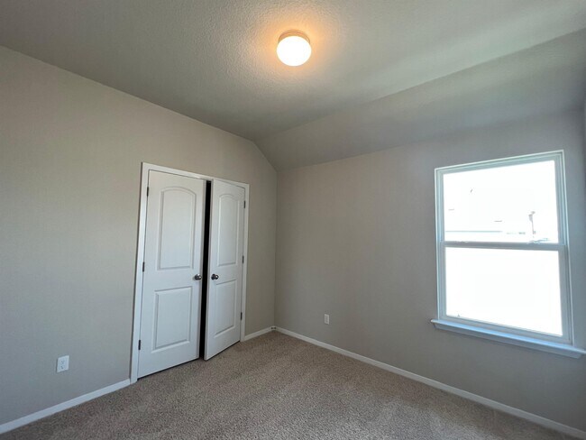 Building Photo - 194 Living Reef Dr