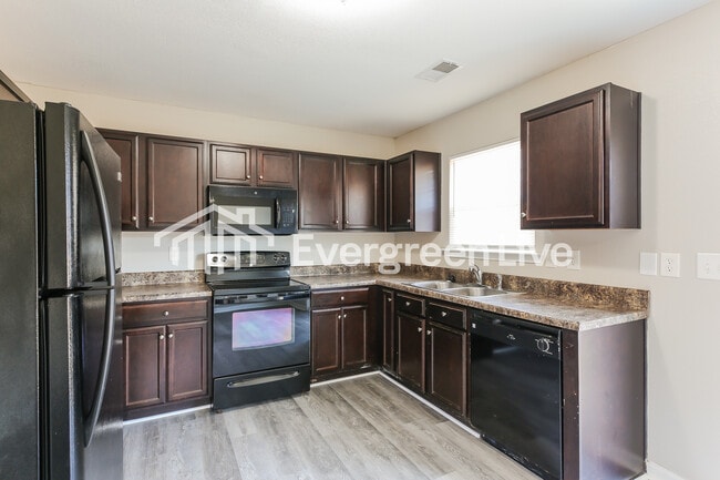 Building Photo - 945 Slow Creek Ct