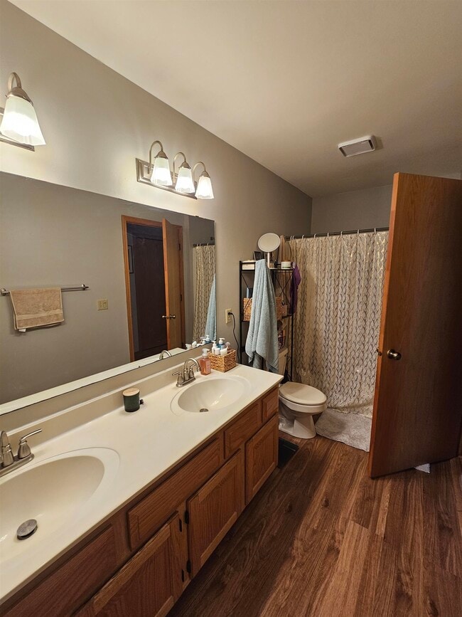 Building Photo - 862 Sky Ridge Dr