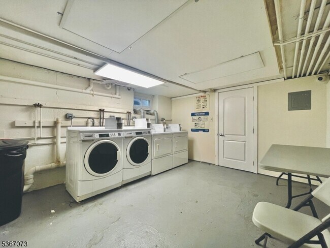 Building Photo - 39 Glenridge Ave