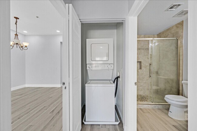 Building Photo - Top level 2 bedroom condo located in guard...