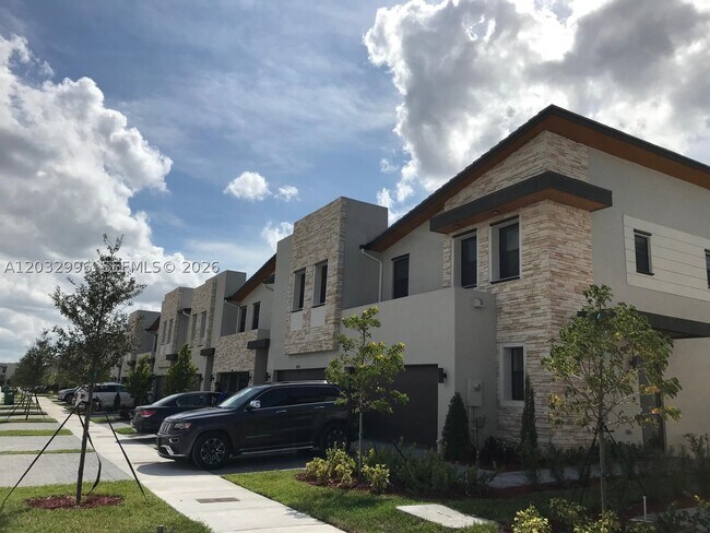 Building Photo - 8102 NW 105th Ct