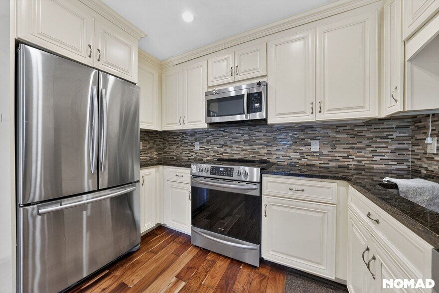 Building Photo - 5 Loudon Dr