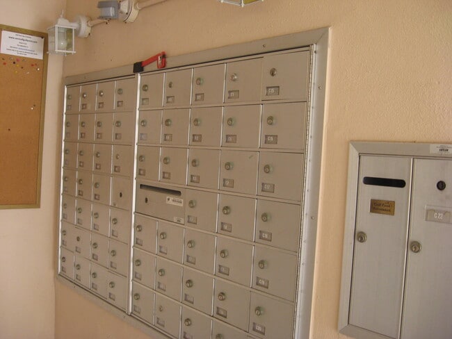 Building Photo - 200 The Esplanade N