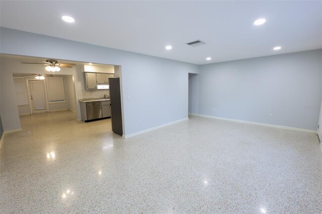 Building Photo - 1040 Charles St