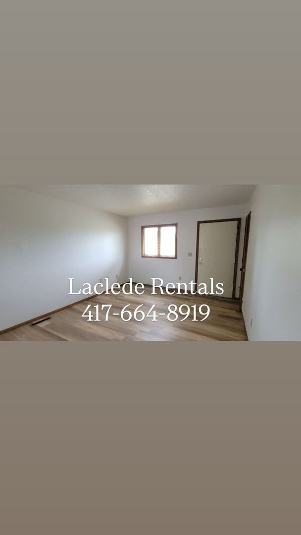 Building Photo - 2 bed 1 bath apt for rent