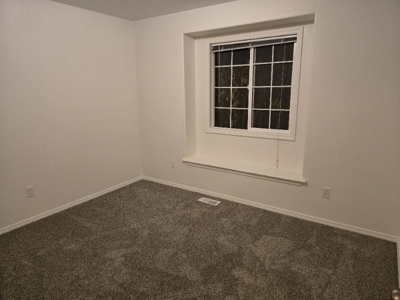 Building Photo - 7630 Cedarbrook Dr