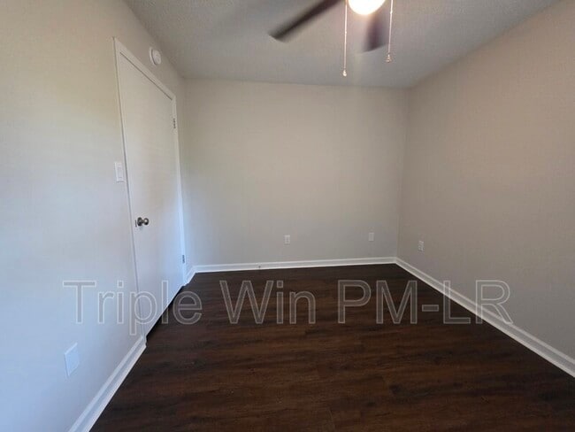 Building Photo - 113 Northfield Dr
