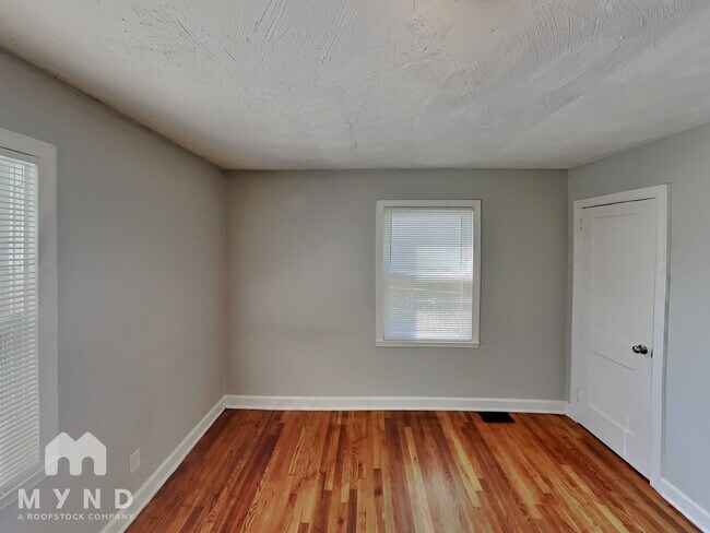 Building Photo - 122 S Gardner Ave