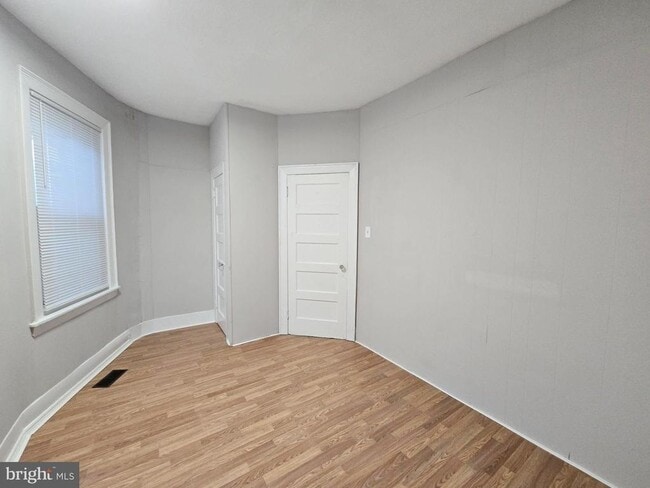 Building Photo - 5825 Ashland Ave