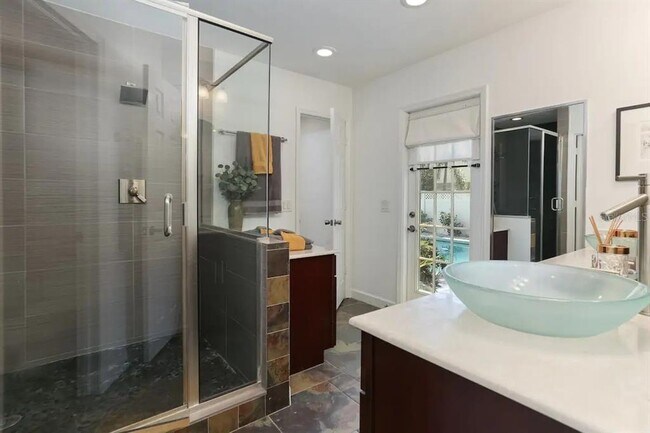 Building Photo - 4014 W Palmira Ave