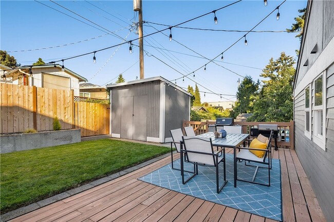 Building Photo - Updated 3 bed, 2 bath home in Greenwood