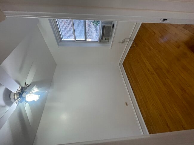 Building Photo - 3121 S May St