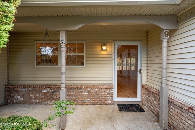 Building Photo - 9 Ambrose Ln