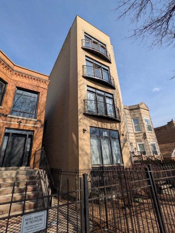 Building Photo - Incredible Humboldt Park Penthouse 2b/2b