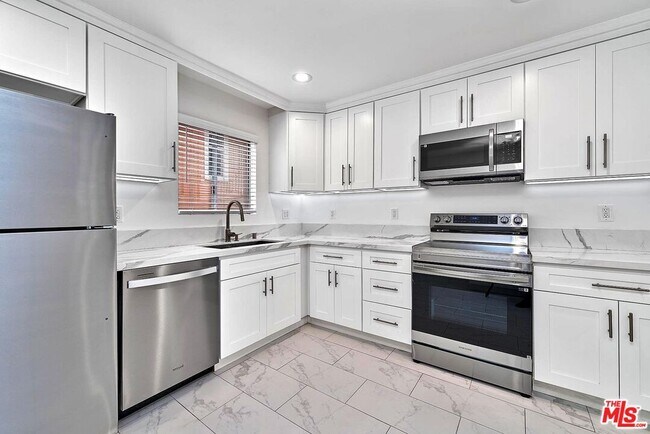 Building Photo - 843 4th St