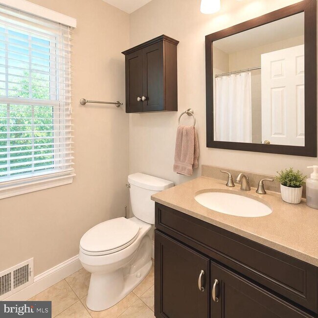 Building Photo - 4912 Bexley Ln