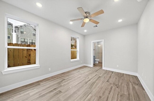 Building Photo - 230 W 28th St