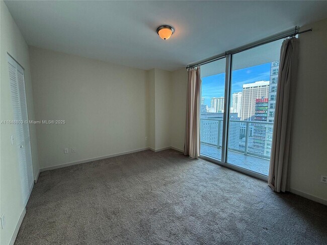 Building Photo - 300 S Biscayne Blvd