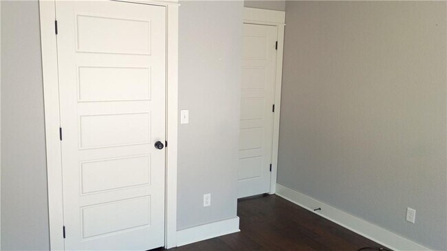 Building Photo - 1610 Sweetbriar Way