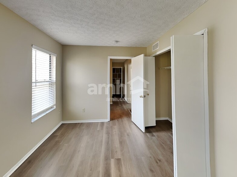 Building Photo - 158 Steiger Ct