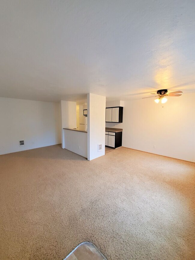 Building Photo - One Bedroom, One Bath - Special $1275.00 and Second Month Free!