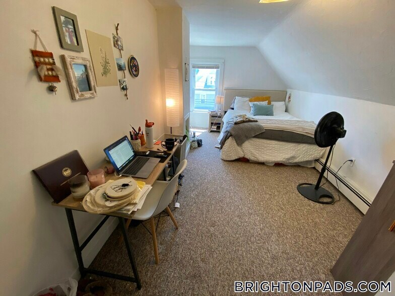 Building Photo - 64 Murdock St