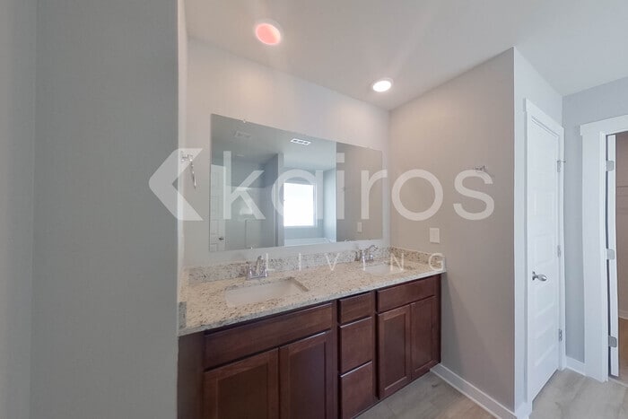 Building Photo - 6107 Stonewater Ct