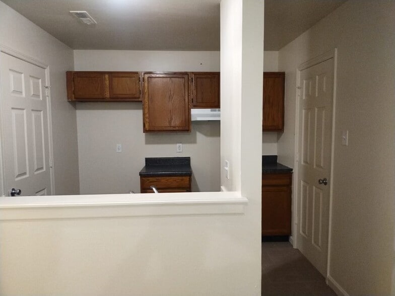 Building Photo - 619 Palisades Dr