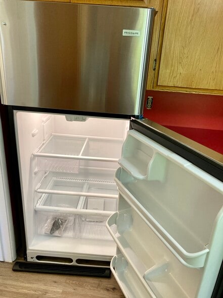 brand new - never used fridge/freezer - 199 Chorro St