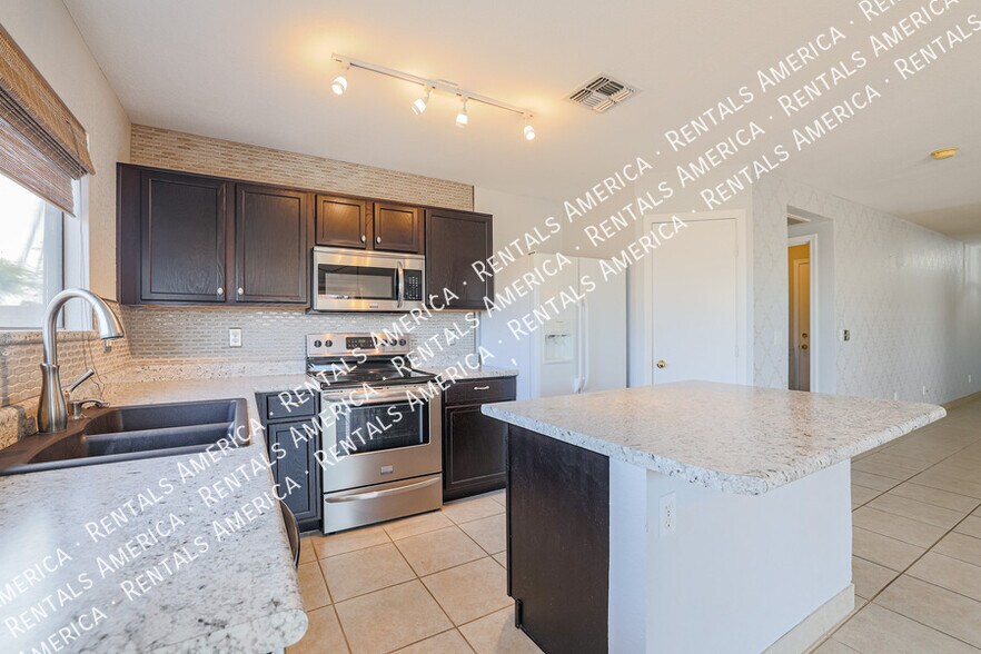 Building Photo - 1324 S Mosley Ct