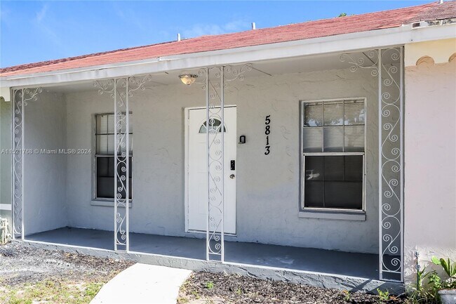 Building Photo - 5813 S 38th St