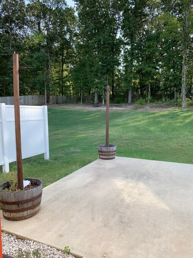 Building Photo - 3 bed 2 bath-Valley View-2 Car Garage