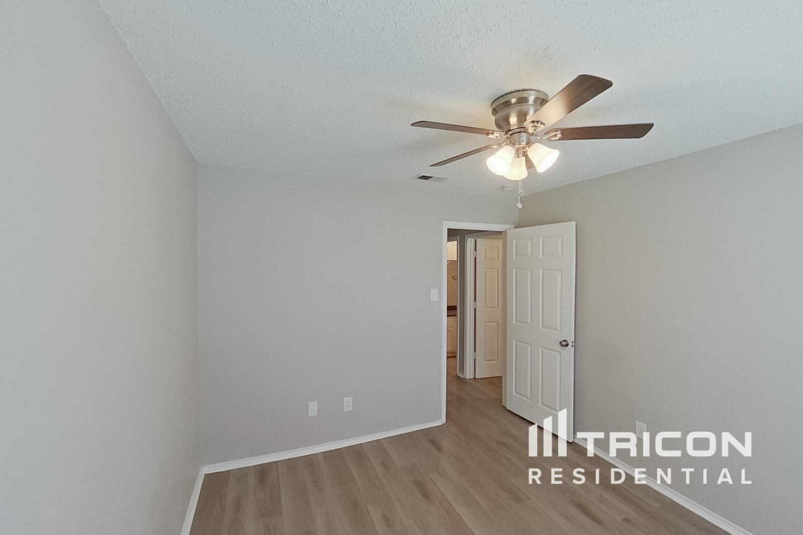 Building Photo - 1253 Essex Dr