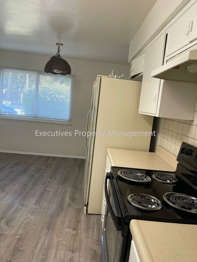 Building Photo - 3475 Payne Ave