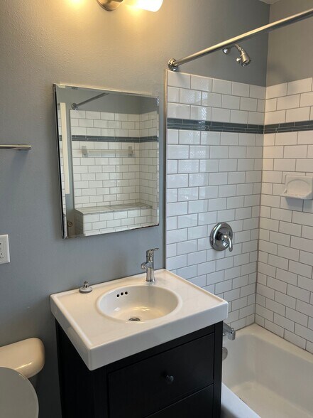 Building Photo - 2649 N Humboldt Blvd