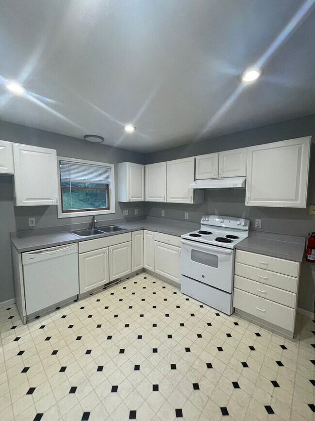 Building Photo - 230/232 Brookridge Ct.