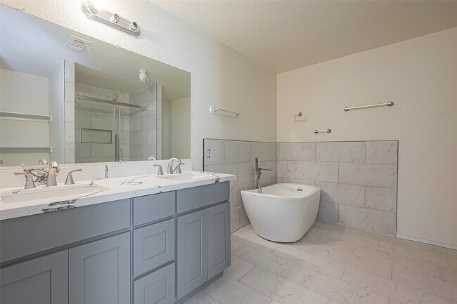 Building Photo - 19839 Rustic Lake Ln