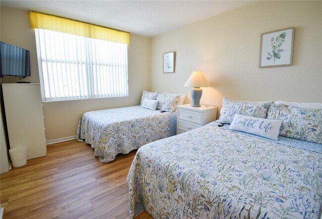 Building Photo - 6021 Bahia Del Mar Cir N