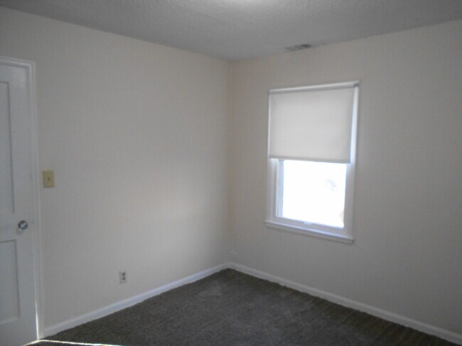 Building Photo - 804 S Crestway St