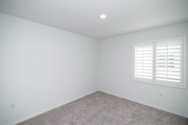 Building Photo - Brand New 3 Bed / 3 Bath Townhome In River...